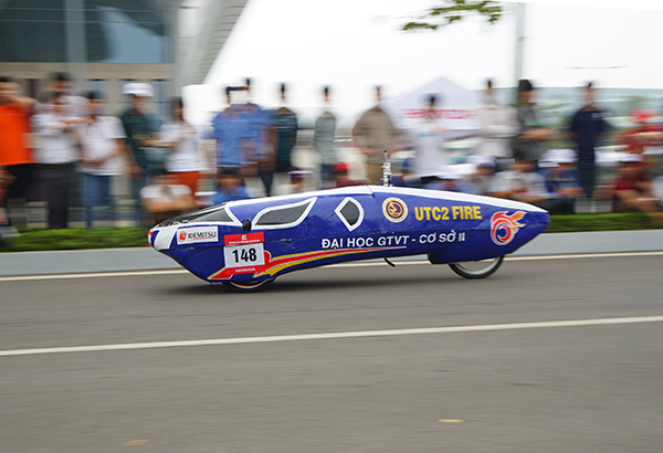 Việt Nam lập kỷ lục: 1 lít xăng đi được hơn 4.000 km!