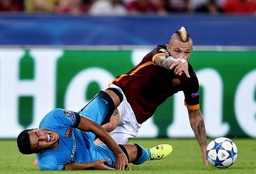 Rafinha dính chấn thương nặng trong trận đấu với AS Roma