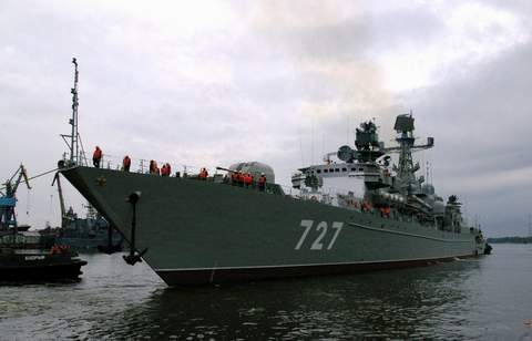 Tàu chiến Nga tập trận phóng ngư lôi, đại bác trên biển
