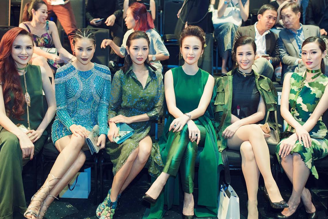 Các người đẹp tại show diễn của Lê Thanh Hòa