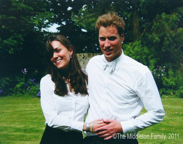 Họ tuyên bố đính hôn của họ vào ngày 16 tháng 11 năm 2010, sau khi Hoàng tử ngỏ lời trên một chuyến đi đến Kenya trong tháng trước.  Kate và William đã gặp trong năm 2001 khi cả hai tham dự Đại học St Andrew, và trở thành một cặp đôi trong năm 2003. 