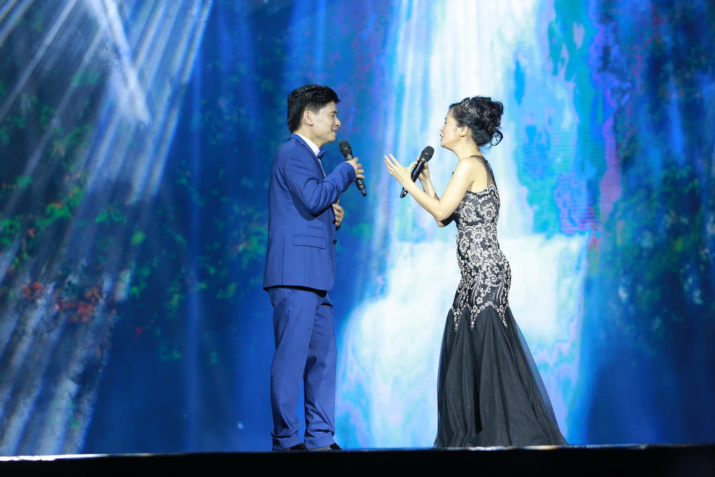 Tấn Minh và Diva Hồng Nhung song ca bài 