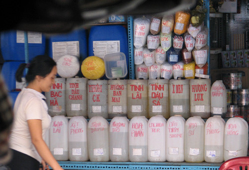 Có đủ các loại hóa chất tại chợ Kim Biên, Quận 5, TP.HCM.