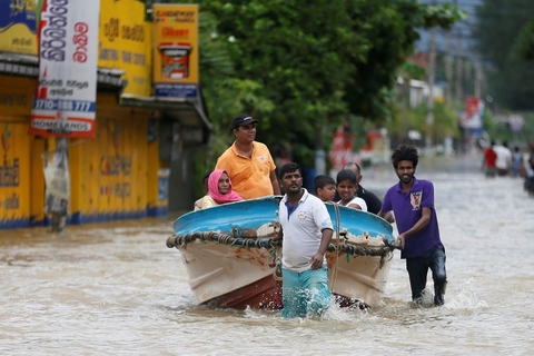 Mưa lớn liên tiếp không dứt trong suốt nhiều ngày đã gây ra thảm hoạ sạt lở đất kinh hoàng ở Sri Lanka