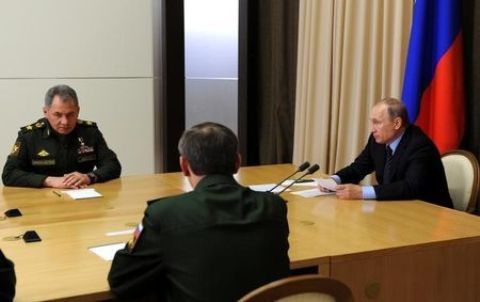 Bộ trưởng Quốc phòng Nga Sergei Shoigu trong cuộc họp với Tổng thống Putin và các quan chức an ninh