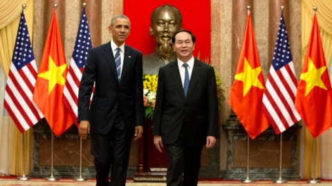 Tổng thống Obama và Chủ tịch nước Trần Đại Quang (Ảnh: AP)