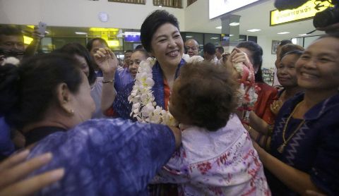 Cựu Thủ tướng Yingluck được người dân chào đón nồng nhiệt