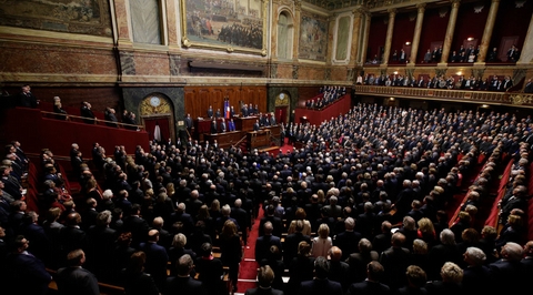 Pháp tiếp tục giương &quot;cờ trắng&quot; với Nga, EU bấn loạn?