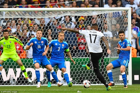 Boateng mở tỉ số cho tuyển Đức ngay ở phút thứ 8