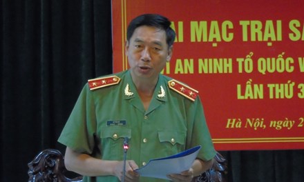 Trung tướng Lê Văn Đệ