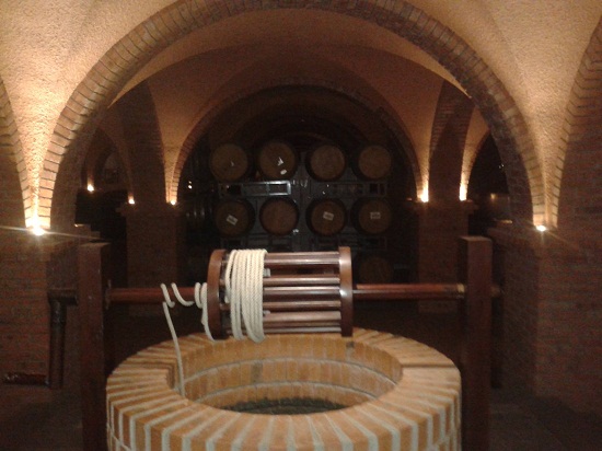 Giếng được đào trong hầm rượu để trữ lạnh cho rượu vang.