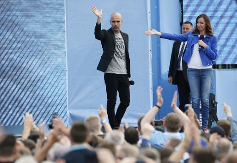 Guardiola &quot;đá đểu&quot; Man United trong ngày ra mắt Man City