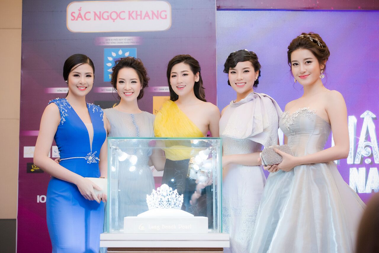 Thí sinh Hoa hậu VN 2016 không &quot;diễn&quot; khi thực hiện dự án Người đẹp nhân ái