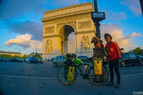 Kỳ lạ chàng trai đạp xe chở chó cưng đến 23 quốc gia | Thế giới | Báo điện tử Tiền Phong
