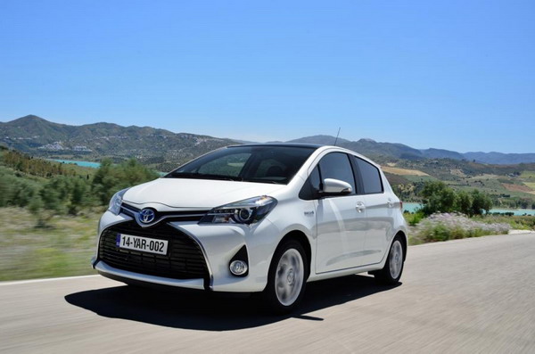 5. Toyota Yaris: 172 xe - Quay trở lại danh sách 5 xe hạng B bán chạy nhất với vị trí cuối bảng, Toyota Yaris đạt doanh số 172 xe, tăng 58% so với cùng kỳ năm 2016. Cộng dồn 2 tháng đầu năm 2017, doanh số Toyota Yaris đạt 279 xe, thấp hơn doanh số 342 xe của Chevrolet Aveo. Hiện tại, Toyota Yaris bán ra thị trường với 2 phiên bản E và G với giá bán lần lượt là 592 triệu đồng và 642 triệu đồng.