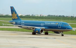 VietnamAirlines hoãn nhiều chuyến bay vì bão Mirinae