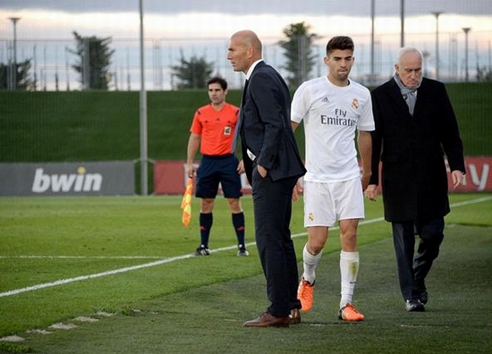 Enzo Zidane khó có cơ hội ra sân ở đội 1 dù Zinedine Zidane đang là HLV trưởng