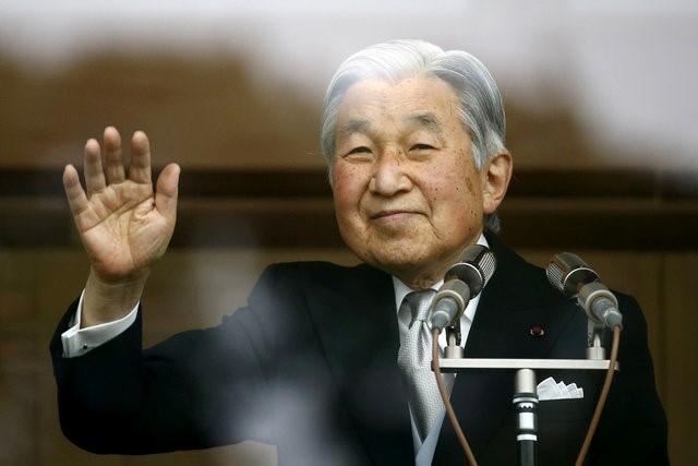 Nhật hoàng Akihito công bố ý định truyền ngôi