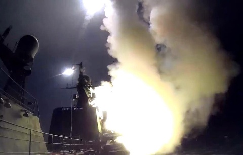 Tên lửa gây kinh ngạc của Nga &quot;thổi bay&quot; một nhóm tàu chiến
