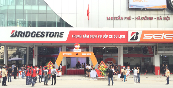  ““Bridgestone lăn bánh an toàn” triển khai tại B-Select Dân Chủ