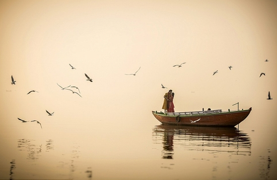 Lênh đênh trên sông ở Varanasi, Ấn Độ