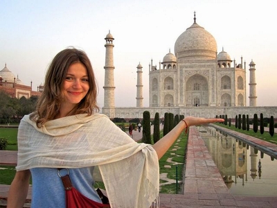 Ấn Độ khuyến cáo du khách nữ không mặc váy ngắn!