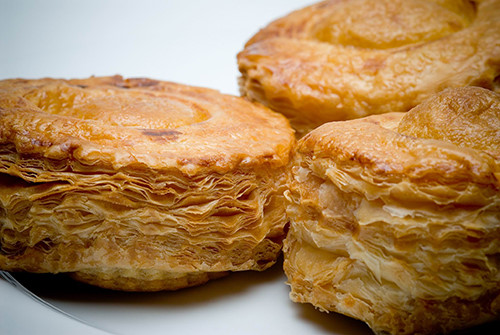 Bánh pa-tê sô Việt Nam có xuất phát từ bánh paté chaud từ vùng Brittany (Pháp)