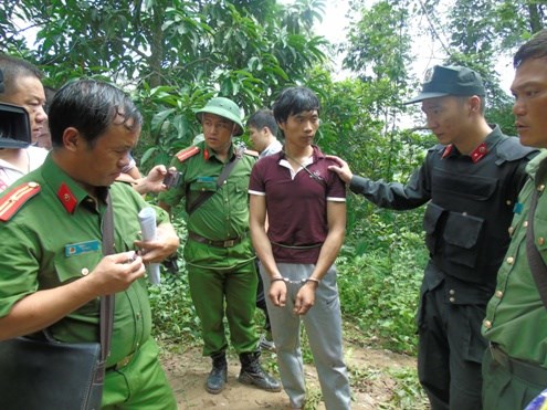 Thảm án Lào Cai: Hung thủ mang súng ẩn náu trong hang sâu