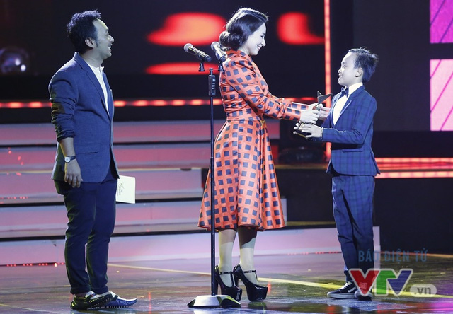 Hồ Văn Cường 'đánh bật' đàn anh khỏi giải thưởng VTV Awards