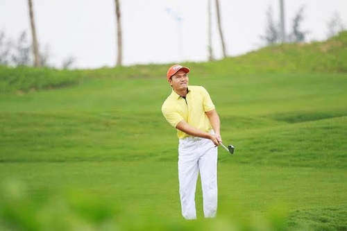 Golfer Thái Trung Hiếu trải nghiệm sân golf links của FLC