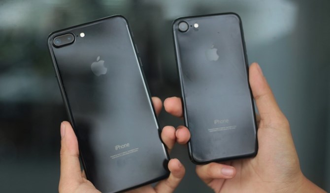 iPhone 7 và iPhone 7 Plus màu Jet Black đang rất khan hàng và đẩy giá lên cao