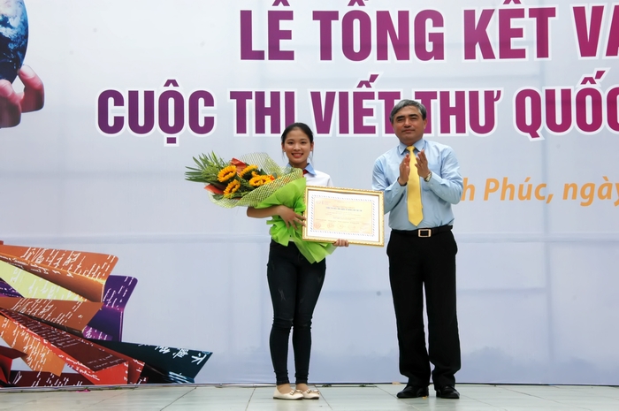 Học sinh Việt Nam giành giải Nhất viết thư quốc tế UPU 45