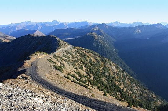 Đường Hart là con đường đèo cao nhất ở bang Washington với độ cao 1.800 m. Khi lên tới đỉnh, du khách có thể ngắm toàn bộ cảnh quan hùng vĩ bên dưới.