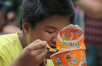 1/3 du khách Trung Quốc mang mỳ gói đi du lịch nước ngoài!