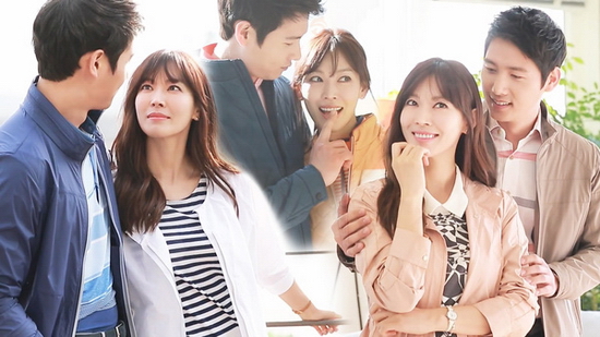 Hiện cô đang hẹn hò cùng nam diễn viên Lee Sang Woo - bạn diễn ăn ý trong phim Happy Home vừa kết thúc phát sóng cuối tháng 8 trên màn ảnh nhỏ Hàn Quốc.