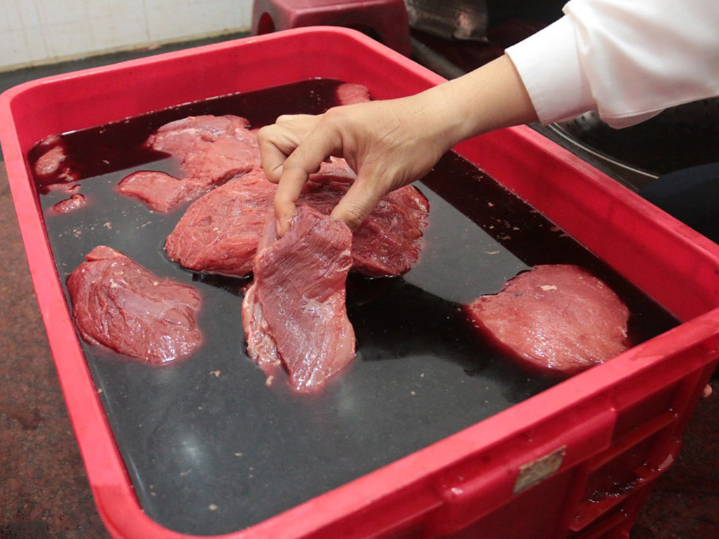 Thịt lợn nhuộm làm giả thịt bò