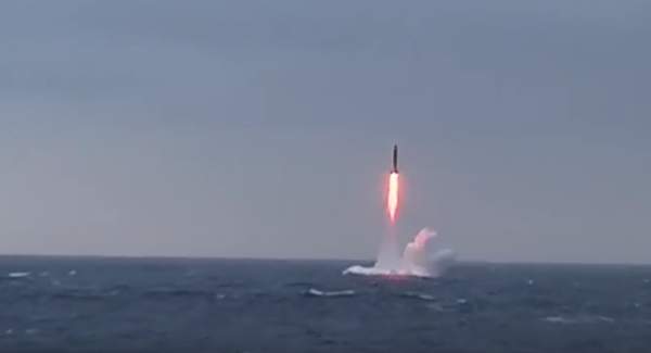 Nga phóng một loạt tên lửa có sức mạnh khủng khiếp