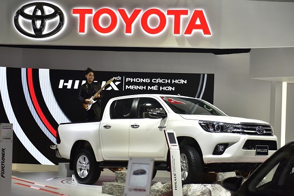 Toyota Hilux 2017 giá từ 697 triệu tại Việt Nam