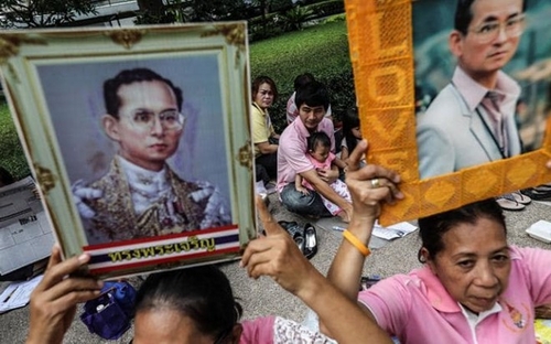 Nhà vua Thái Lan Bhumibol Adulyadej được cả nước tôn kính. Ảnh: Getty.