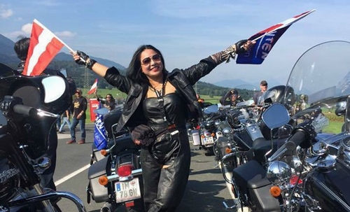 Nữ bik​er Việt chạy môtô hơn 3.000 km qua 5 nước châu Âu