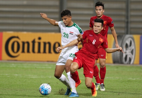 HLV Hoàng Anh Tuấn càm thấy tự hào khi U19 Việt Nam đã đi vào lịch sử, lần đầu tiên giành quyền lọt vào tứ kết giải U19 châu Á. Ảnh: VFF