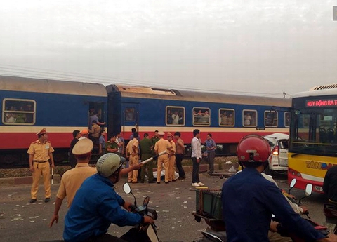 Hiện trường vụ tai nạn đường sắt khiến 6 người tử vong