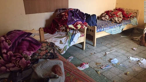 Nữ sinh nín thở 7 giờ dưới gầm giường trốn IS