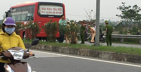 Hà Nam: Đau đớn hai học sinh bị xe khách đâm tử vong