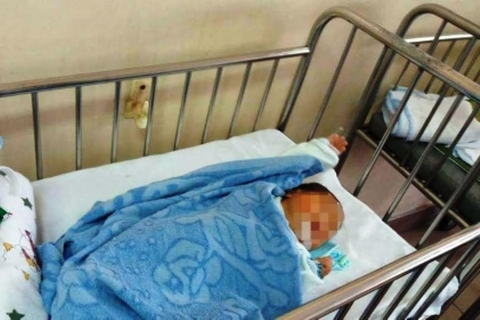 Hà Nội: Bé gái sơ sinh hở hàm ếch bị bỏ rơi ở bệnh viện