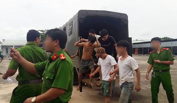  Lực lượng cảnh sát được điều động để đưa những học viên trốn trại về trung tâm.