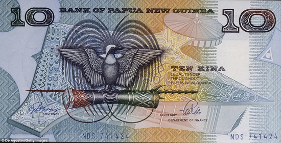 Papua New Guinea nổi tiếng với loài chim thiên đường tuyệt đẹp. Đó là lý do để quốc gia này đưa loài chim này lên tờ 10 đồng của mình
