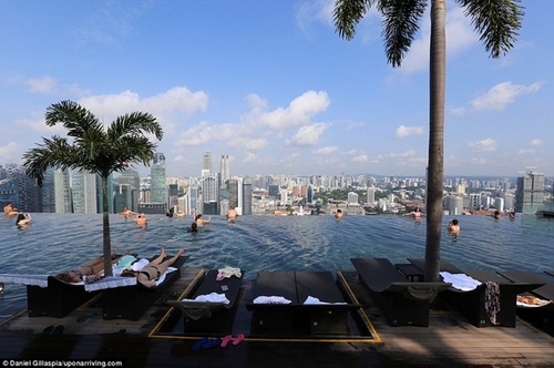 Ở Singapore, hai người nghỉ một đêm tại khách sạn Marina Bay Sands hoàn toàn miễn phí nhờ tín dụng Capital One Venture, tiết kiệm được 450 USD.  