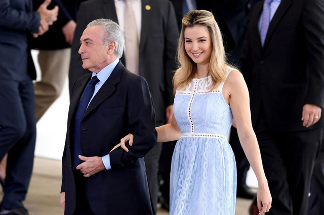 Tổng thống Brazil Michel Temer và phu nhân Marcela. (Ảnh: AFP)