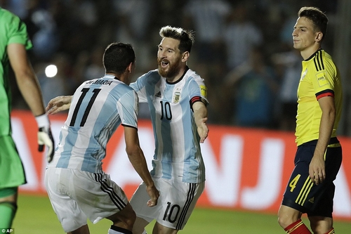 Messi lập &quot;siêu phẩm&quot;, Argentina thắng tưng bừng Colombia